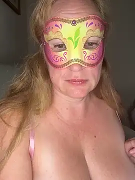 largeboobies30's cam snapshot