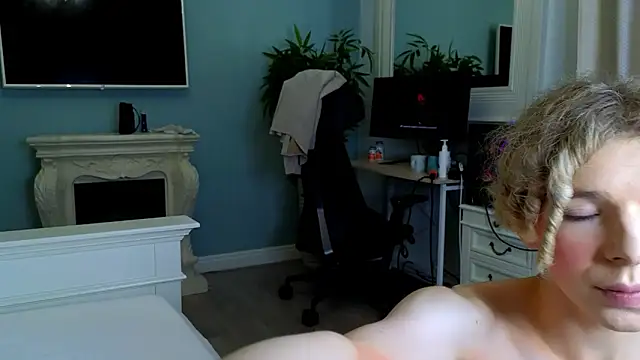 Kudi_Minnt live sex cam