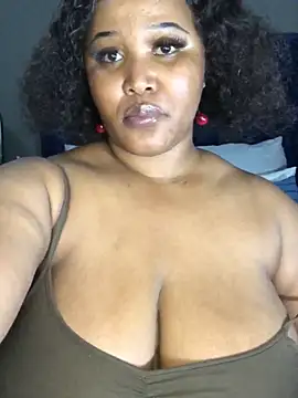 SultryBusty's cam snapshot