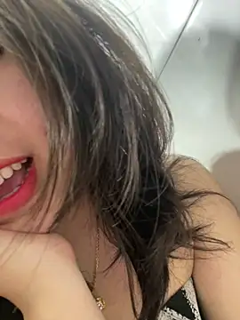 Gia_gia68 live sex cam