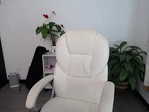 ItsNyla's cam snapshot