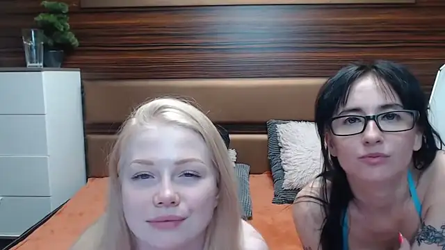 DirtyDesiresXXX live sex cam