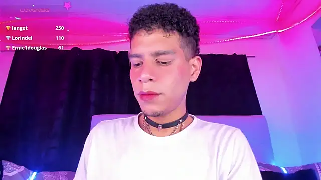 Ethan_Boyy's cam snapshot