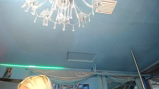 ADRIANNA_FOX's cam snapshot