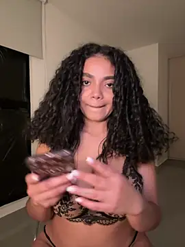 Curlyierr live sex cam