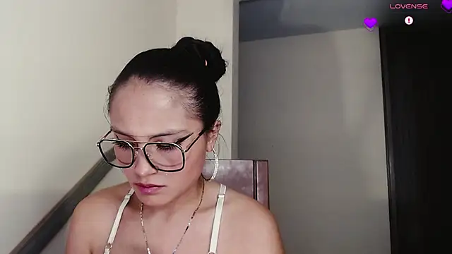 Agatha_Dubois4_'s cam snapshot