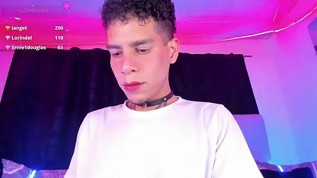 Ethan_Boyy's cam snapshot