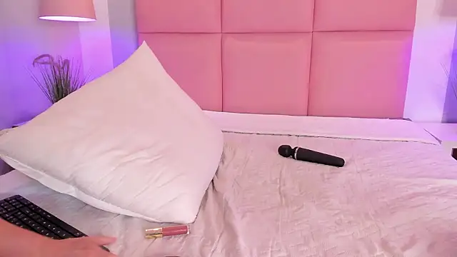 JulianaValencia live sex cam