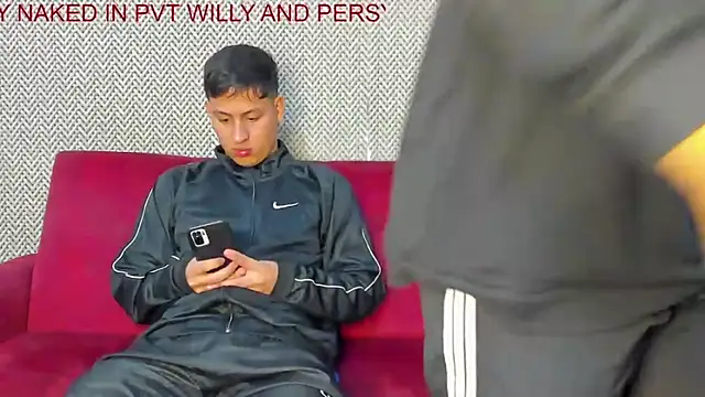 pelusos_mens's cam snapshot