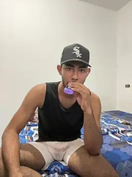 youngalexofficial's cam snapshot