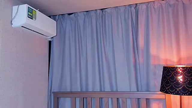 YvonneRobes live sex cam