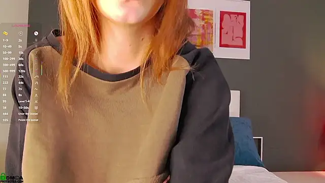 SaraHearts live sex cam