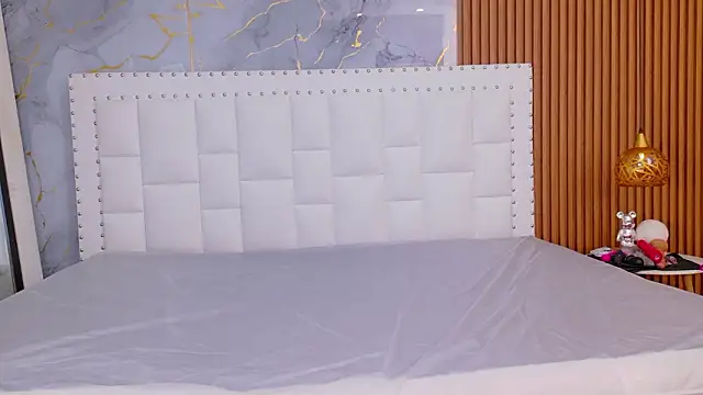 naughty_ebonyy's cam snapshot