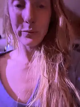 GoldenFlameGoddess live sex cam