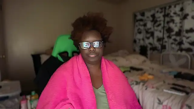 -Yagurlwest's cam snapshot