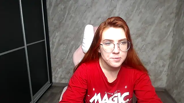 Reginasmilee live sex cam