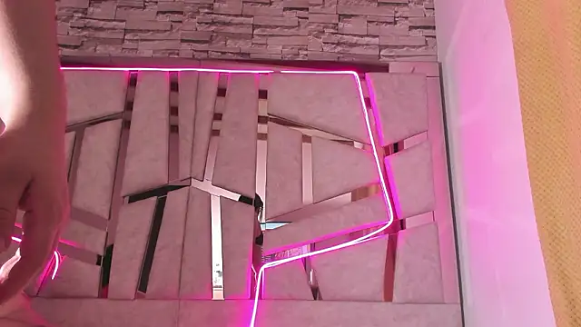 mia_and_austin's cam snapshot