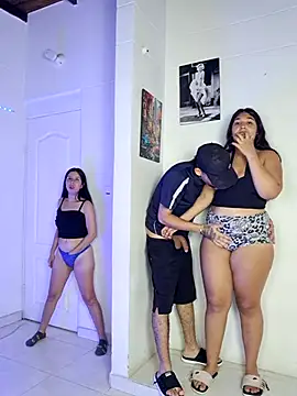 royalgirls_x's cam snapshot