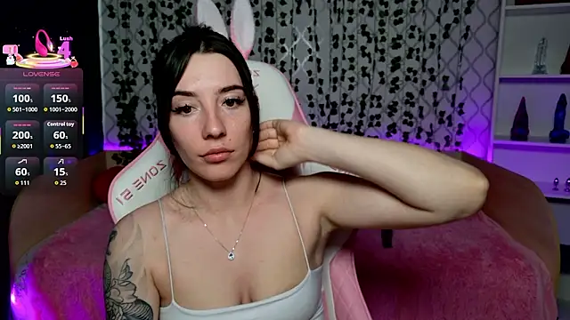 Curious_Lily's cam snapshot