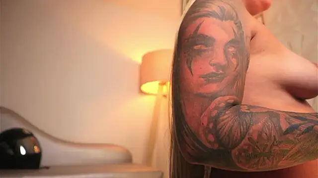 ashleyvalirya live sex cam