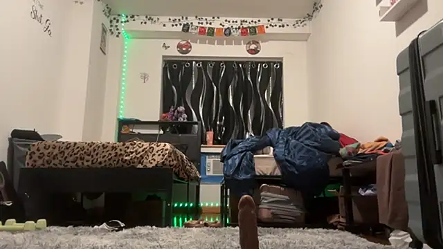 tinydaisy21's cam snapshot