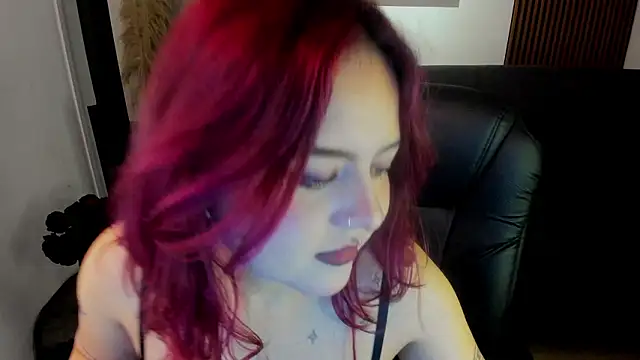 crimson_velvettt's cam snapshot