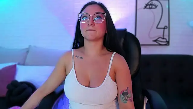 lucy_neil's cam snapshot