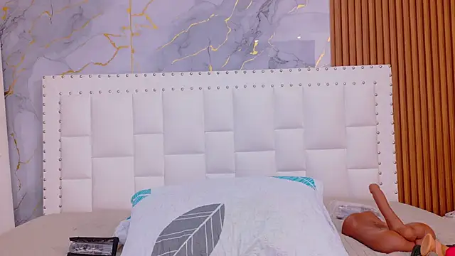 naughty_ebonyy's cam snapshot