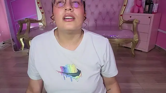 tamara_brown_t's cam snapshot