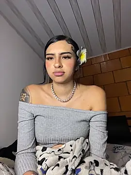 Hilary_pinkk's cam snapshot