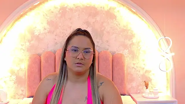 MiaLaurents live sex cam