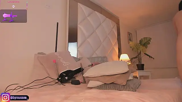 KimRoussee live sex cam