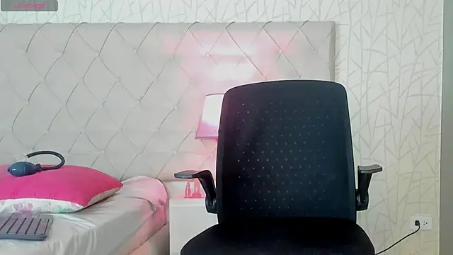 AmberOnassis live sex cam