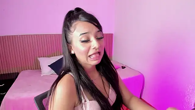 Holly_pink_'s cam snapshot