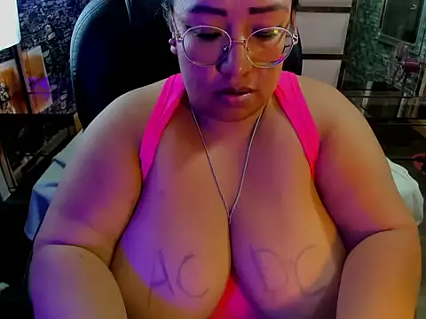 Shara_Oz's cam snapshot