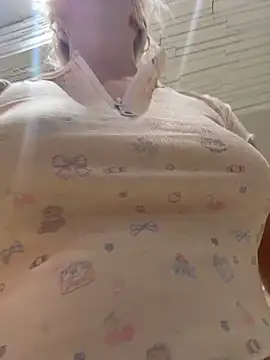 RonnieKiss live sex cam