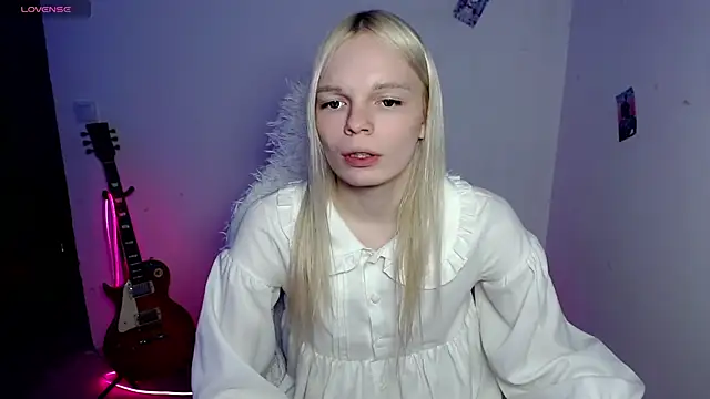 Emily_Nyaffee live sex cam