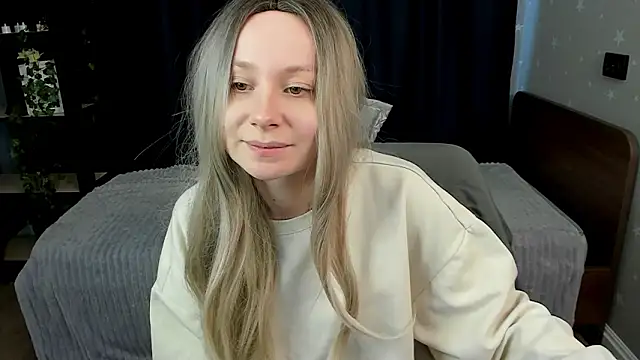 Lola_Raivis_'s cam snapshot