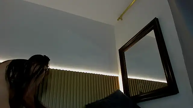 Annie_paradise17's cam snapshot