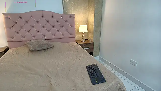 zoe_bermudez's cam snapshot