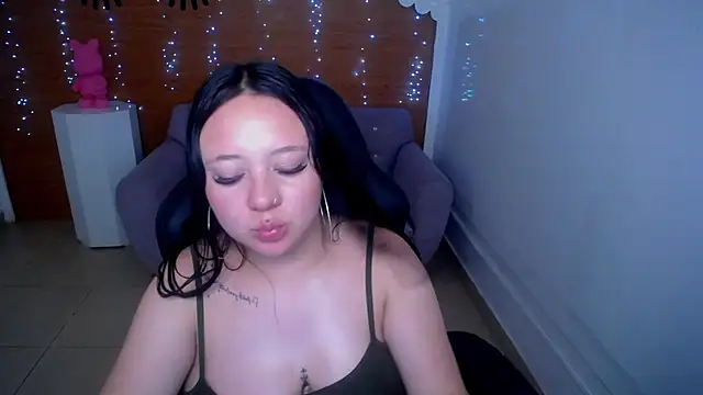 emma_adams_t's cam snapshot