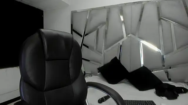 Catherinee69_x's cam snapshot