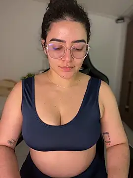 Lia_flowers's cam snapshot