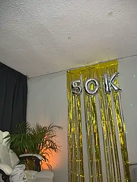 kim_zaratte's cam snapshot