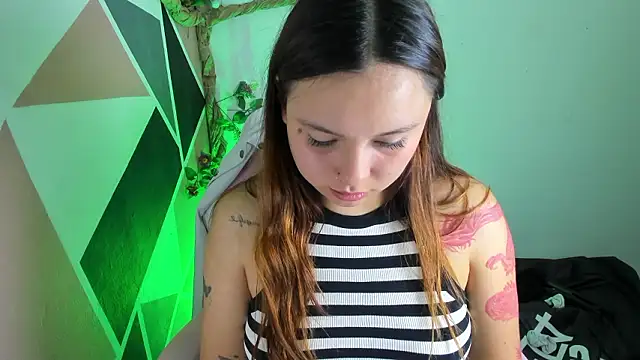 little_emma0 live sex cam