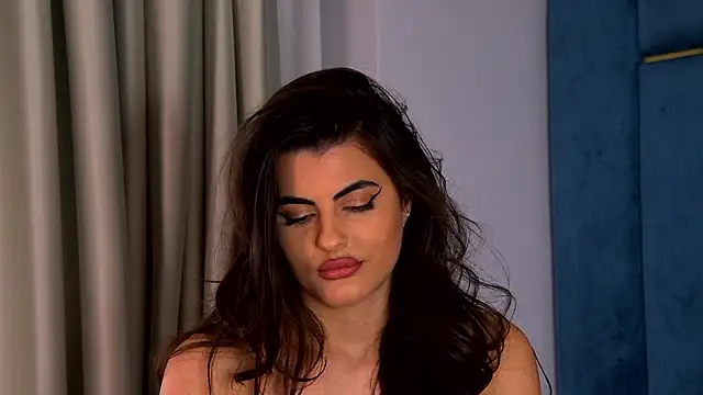 YasminaMoon live sex cam