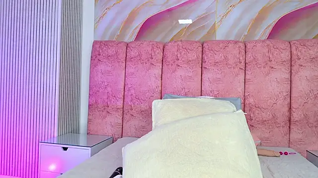 emmacurvy's cam snapshot