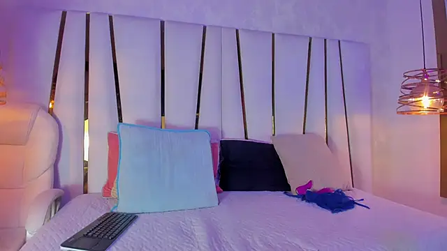 SofiaGlow_'s cam snapshot