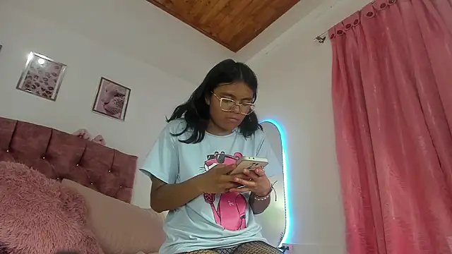 luna_velveth live sex cam