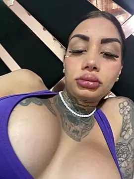 Zaratattoox live sex cam